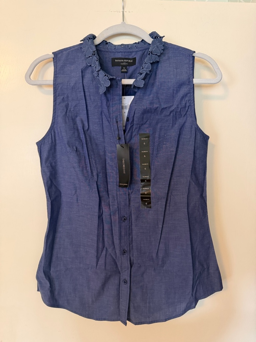 Banana Republic tailored fit Sleeveless Button-Up Top with Floral Neck Trim